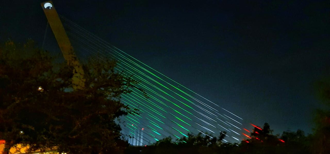 Estrena iluminación Puente Atirantado