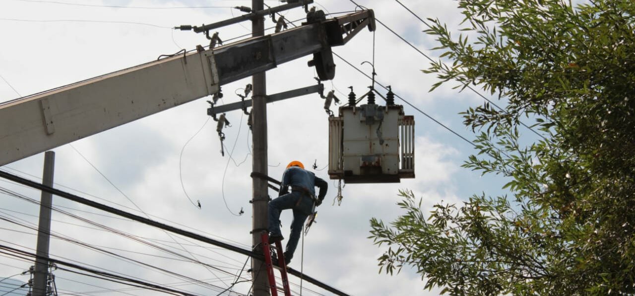 Retiran cables en Calzada del Valle