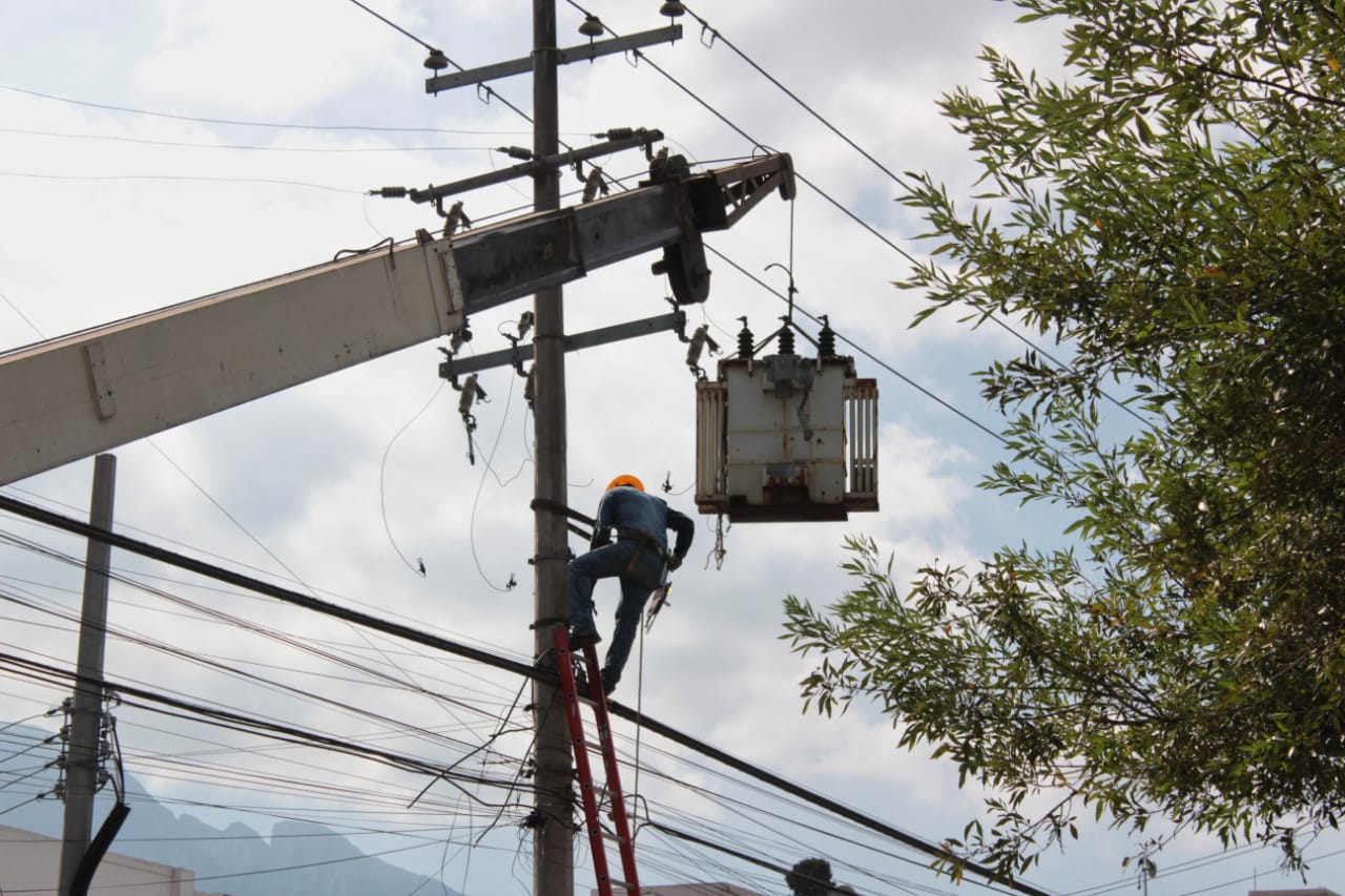 Retiran cables en Calzada del Valle