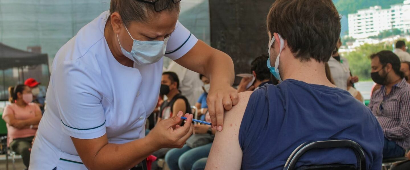Vacunará San Pedro a mayores de 30