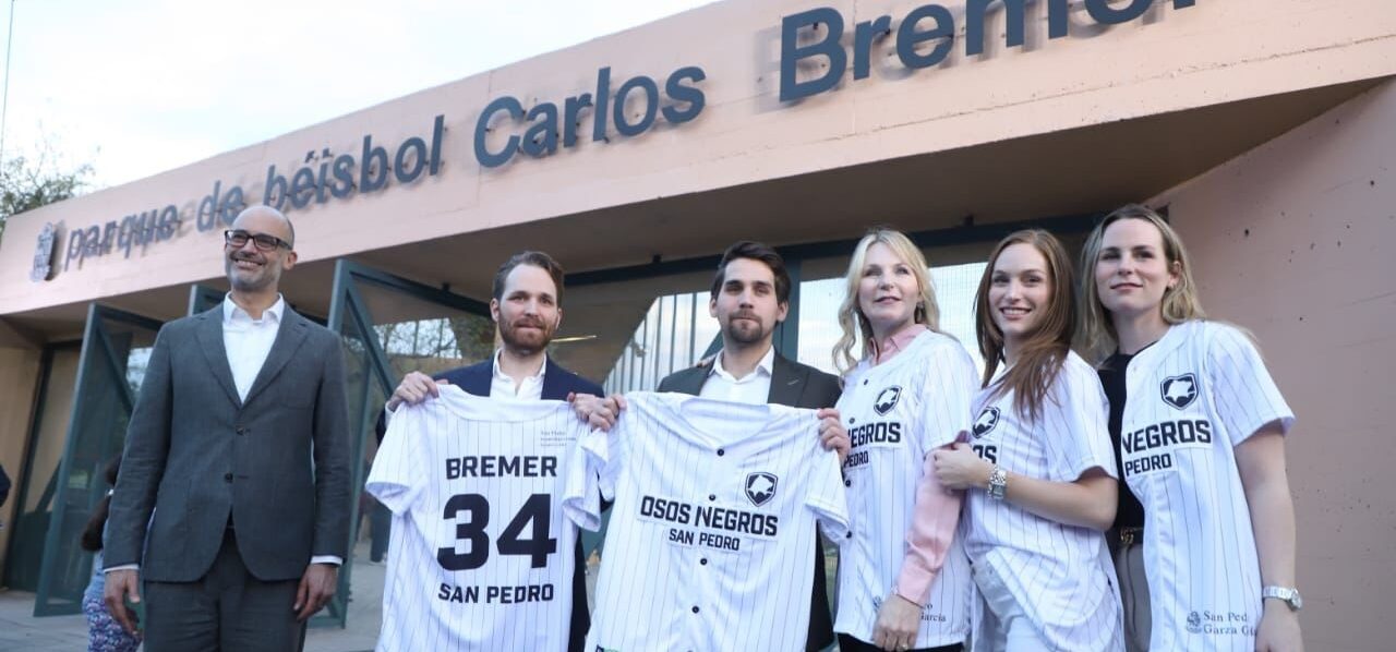 Nombran Campo de Béisbol en homenaje a Carlos Bremer