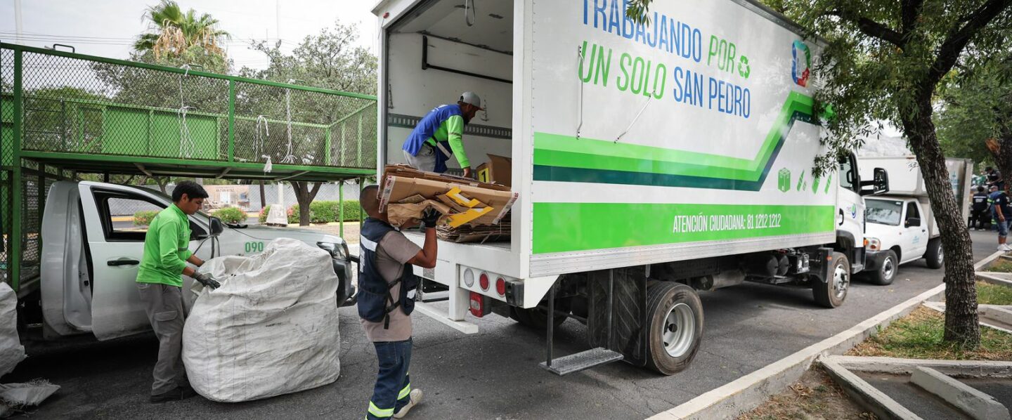 Participan más de 200 automovilistas en la segunda edición de San Pedro Recicla en drive thru