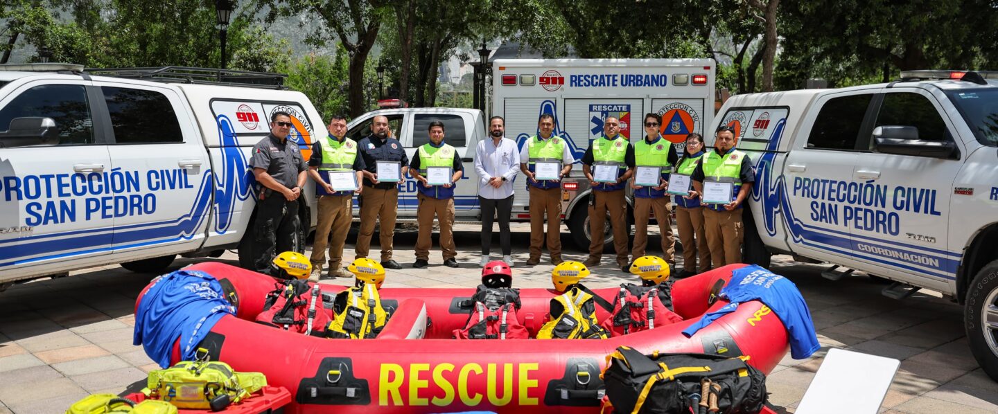 Reconocen a rescatistas de San Pedro por labores tras inundaciones en Texas