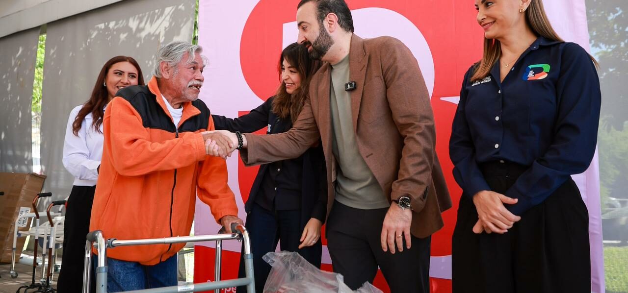 Entrega San Pedro apoyos funcionales a adultos mayores
