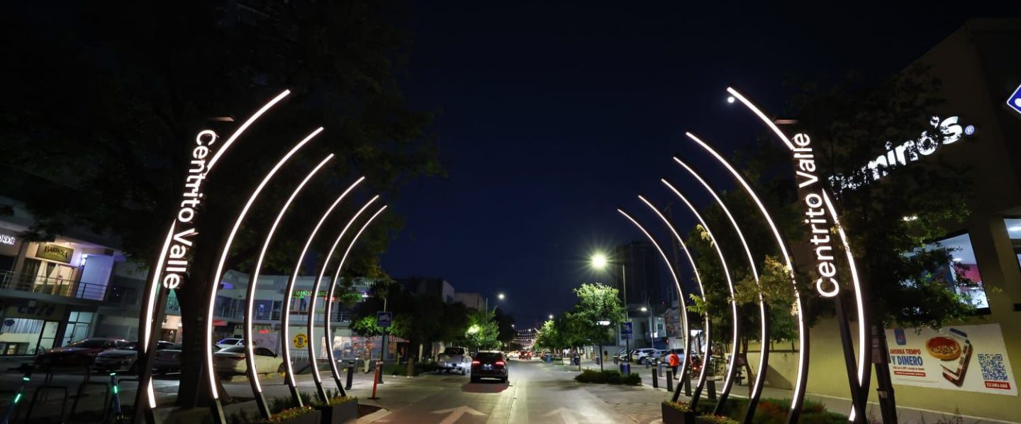 Instala San Pedro arcos iluminados en Centrito Valle